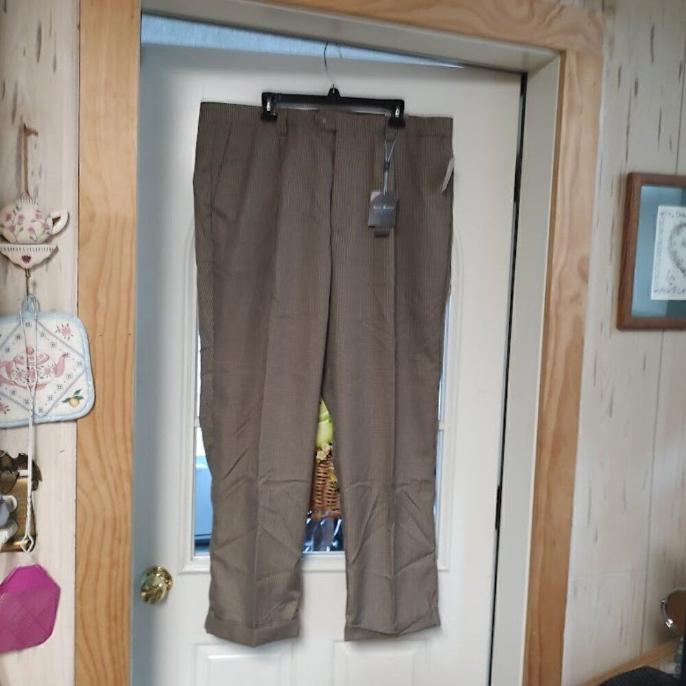 - New Steve Harvey Celebrity Edition Tan Black Brown  Pants Size Men's 42/30